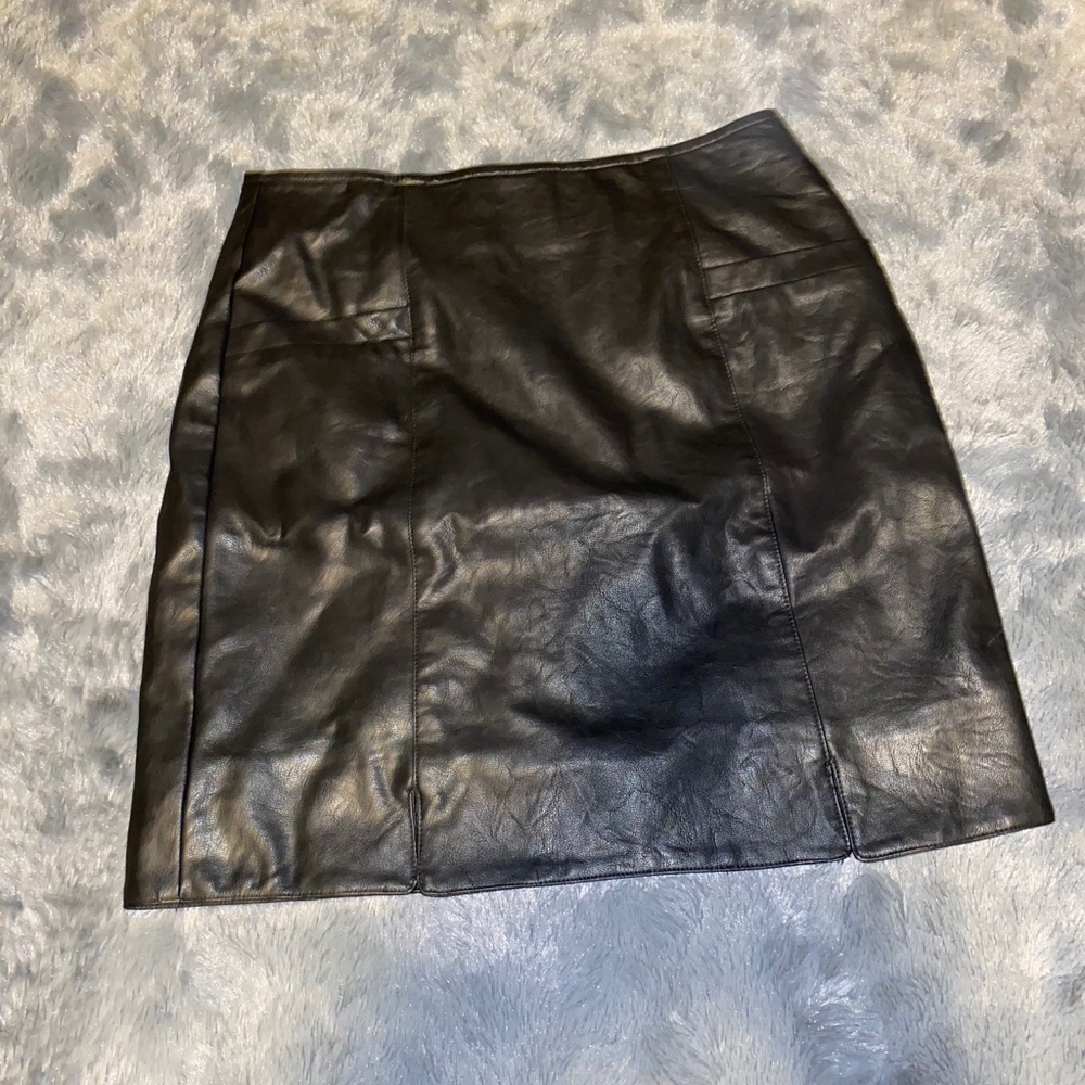 Faux leather mini skirt